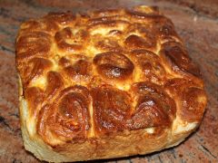 Питка с масло и крема-сирене