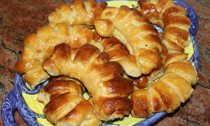Кифлички с локум