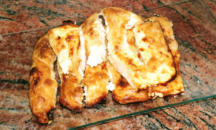 Дърпани банички с яйца и сирене