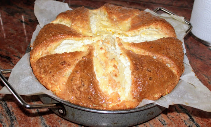 Тутманик с масло и сирене