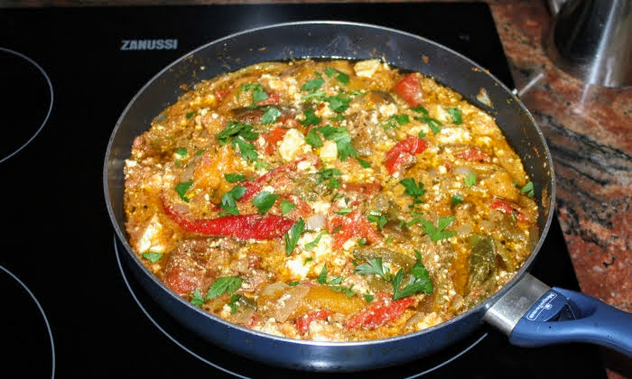 Печени чушки със сирене , бързо и лесно