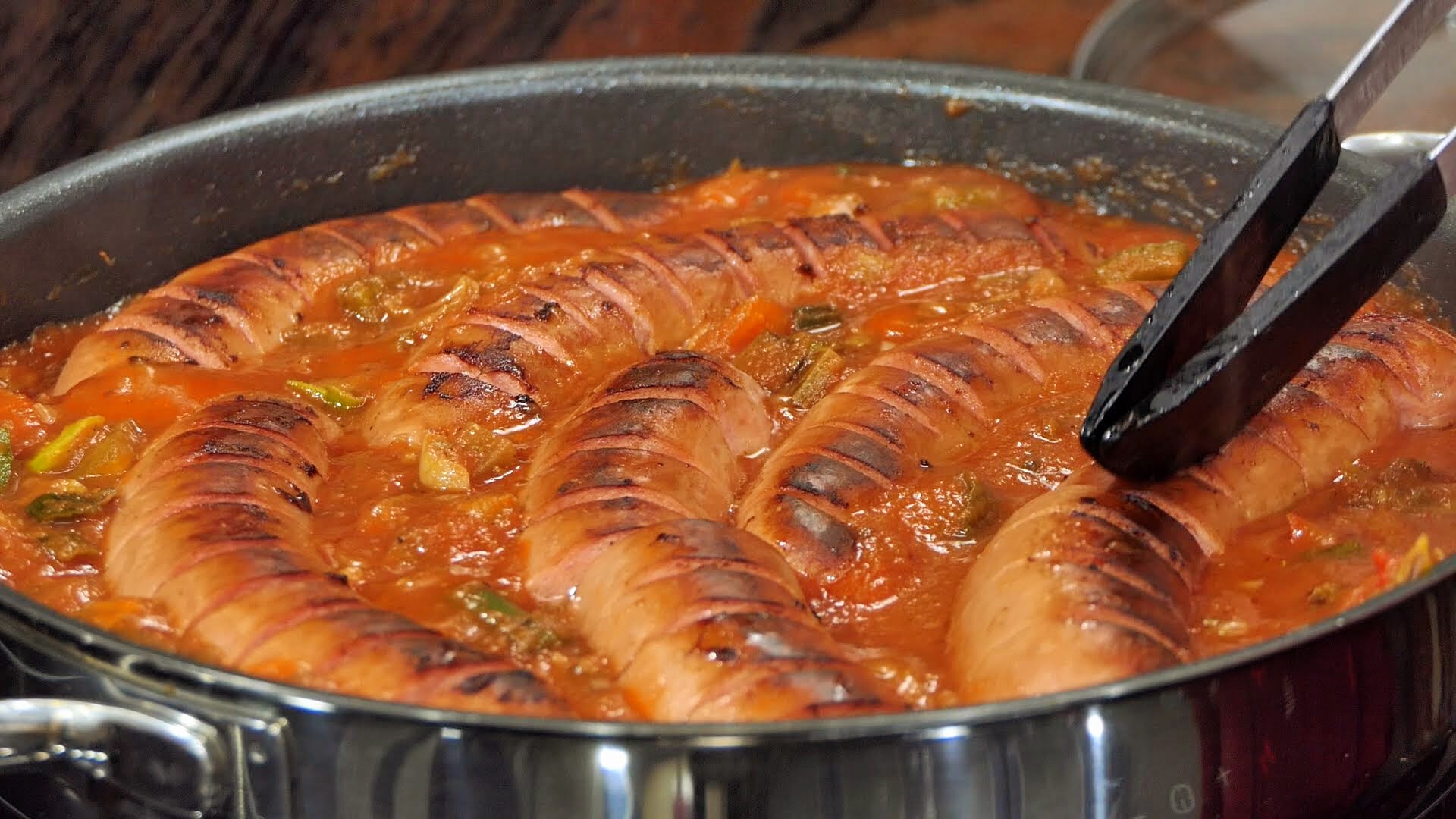 Проста и лесна рецепта! Пригответе това лесно и вкусно ястие с наденица! Толкова е лесно