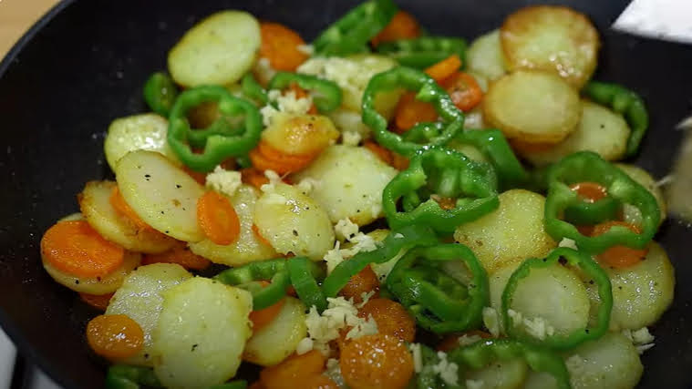 Рецепта за вкусни картофи със зеленчуци