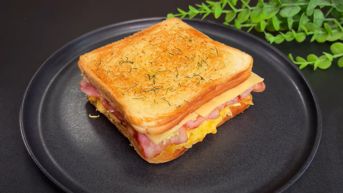 Супер вкусни сандвичи с яйца и бекон