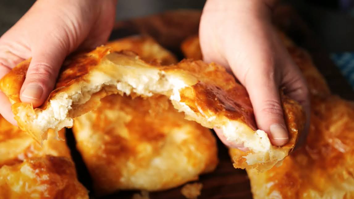 Българската баница със сирене и готови кори е най-вкусната!