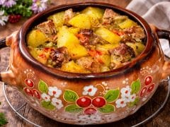 yastie-s-meso-v-gyuveche-vkusno