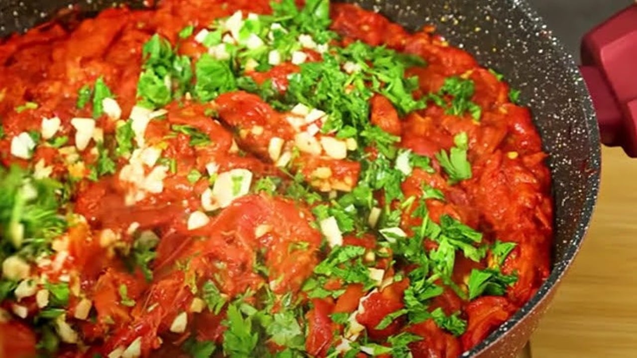 Апетитка в буркан: Най-вкусната зимнина, пълня килера вече 10 години 3 Апетитка в буркан: Най-вкусната зимнина, пълня килера вече 10 години