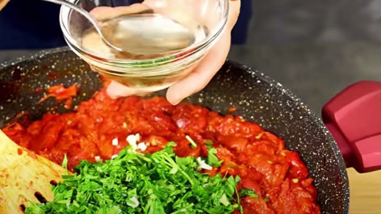 Апетитка в буркан: Най-вкусната зимнина, пълня килера вече 10 години 2 Апетитка в буркан: Най-вкусната зимнина, пълня килера вече 10 години