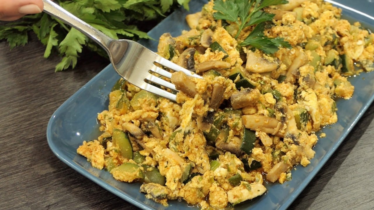 Само 4 яйца и 1 тиквичка: Минимум съставки, максимум вкус