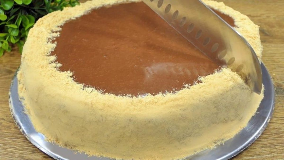 Домашна бисквитена торта: И аромат, и вкус! Децата ядат по три парчета и още искат