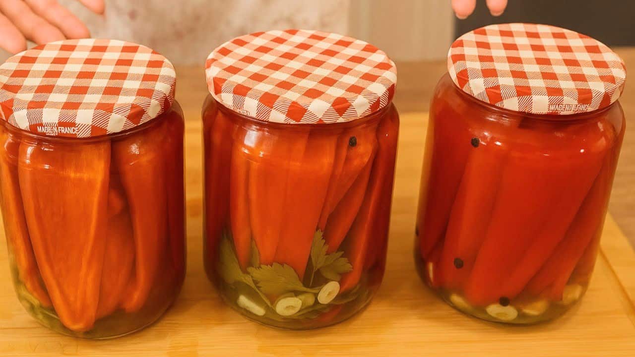Рецепта за чушки в буркани: Дори 100 буркана няма да ви стигнат за зимата! 4 Рецепта за чушки в буркани: Дори 100 буркана няма да ви стигнат за зимата!