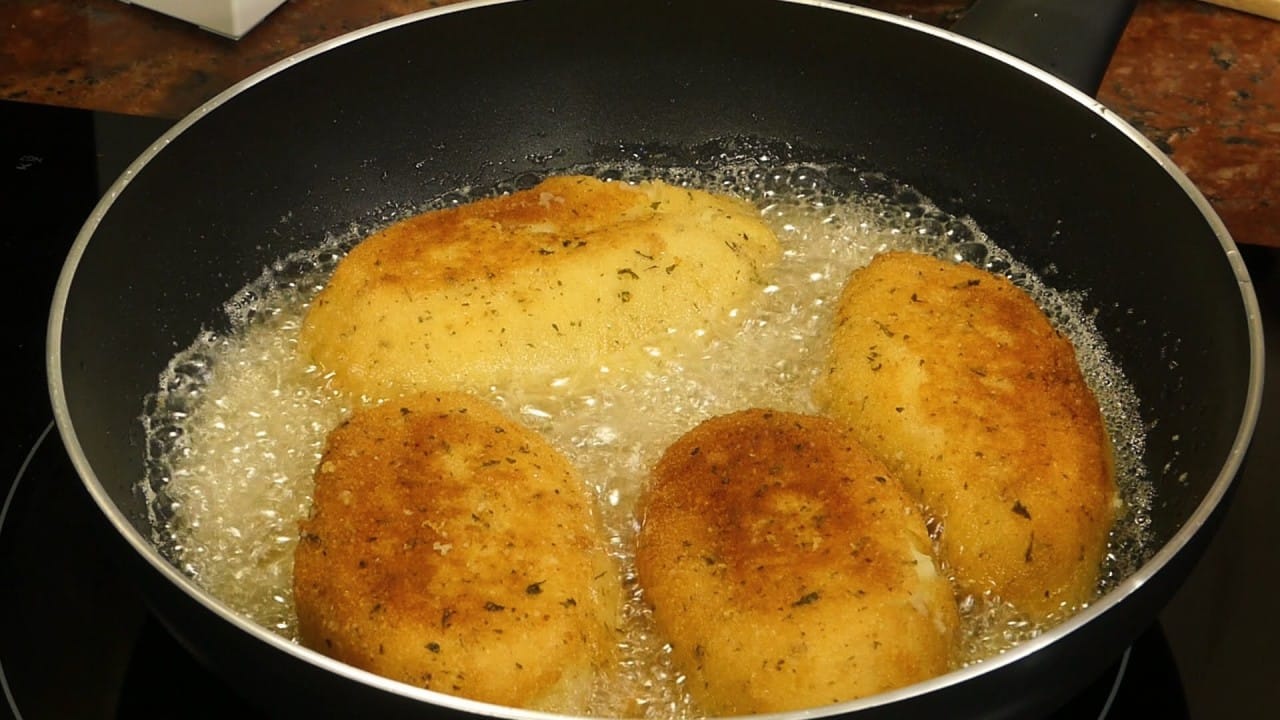 Меки отвътре, хрупкави отвън: Картофени кюфтета, пълни с вкус