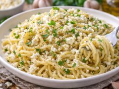 pasta-sas-sirene-i-chesan-barza-domashna-recepta