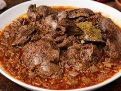 pileshki-drobcheta-po-selski-s-luk-i-byalo-vino