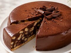 shokoladova-biskvitena-torta-lesna-i-efektna