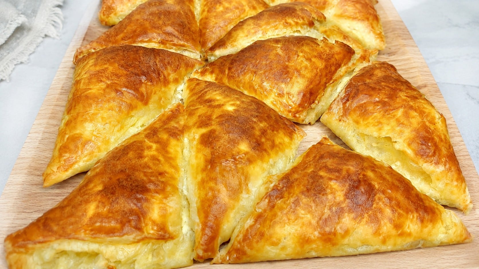 triagalni-banichki-sas-sirene-barza-domashna-zakuska