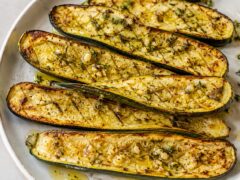 pecheni-tikvichki-s-chesan-aromatni-i-zlatisti