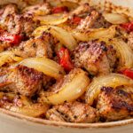drusan-kebap-sas-svinsko-mnogo-luk-i-chervena-chushka