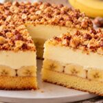 parche-torta-s-rezeni-banan-byal-mlechen-krem-i-narezani-leshnitsi
