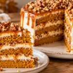 praznichna-torta-s-chetiri-tikveni-blata-vanilov-krem-karamel-i-pecheni-orehi-s-otryazano-parche