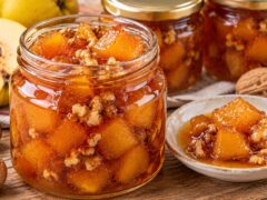 burkan-sas-sladko-ot-dyuli-na-parchentsa-i-orehi-do-chiniya-s-dyulevo-sladko